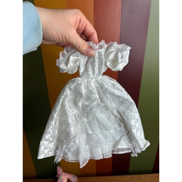 1990s vintage Barbie ball gown dresses wedding clothes collectable - Picture 2 of 7